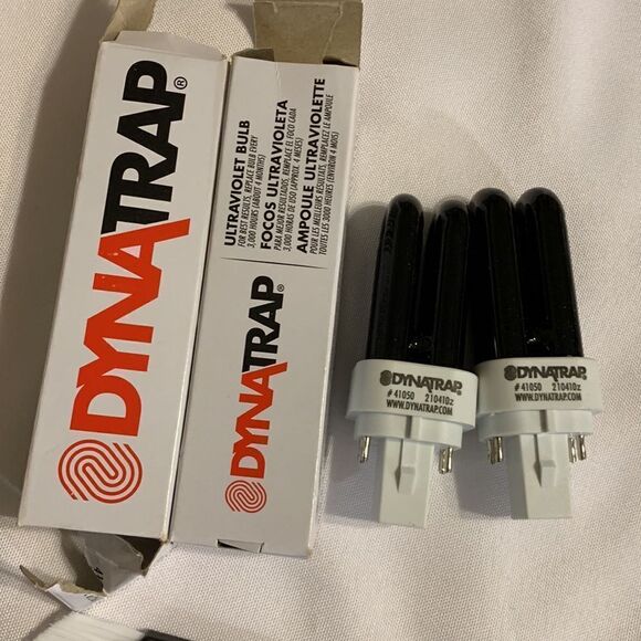 Dynatrap bulbs (two possibly three) & a trap cleaning brush - Picture 3 of 3
